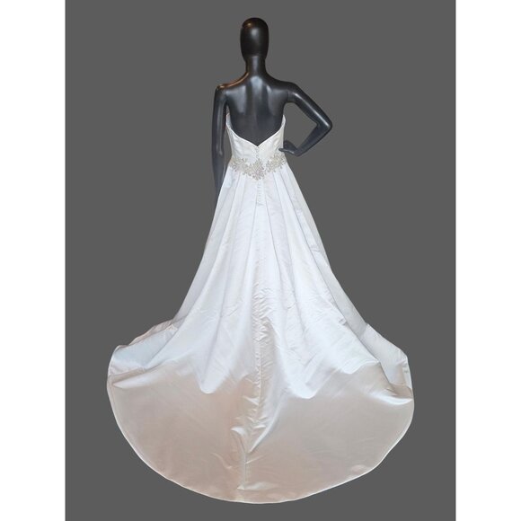 NWOT Ivory Satin A-Line Sweetheart Wedding Gown - Casablanca - Picture 8 of 11